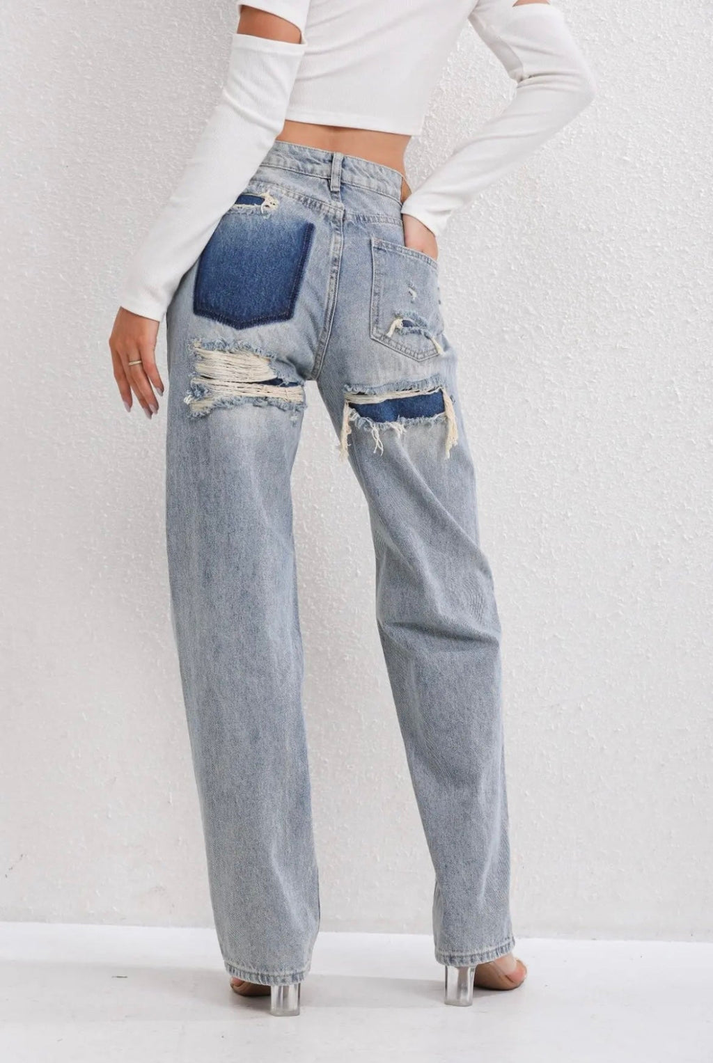 RIPPED | STRAIGHT LEG JEANS