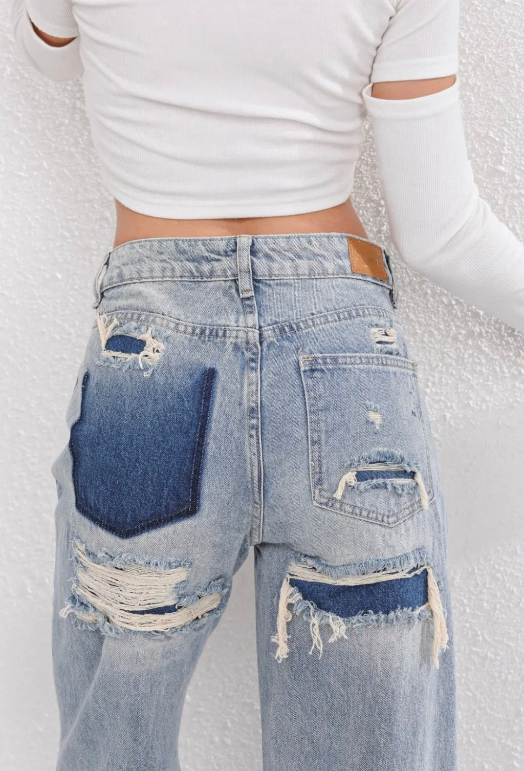 RIPPED | STRAIGHT LEG JEANS